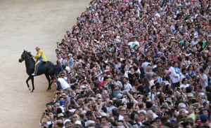 Horse backing into crowd
