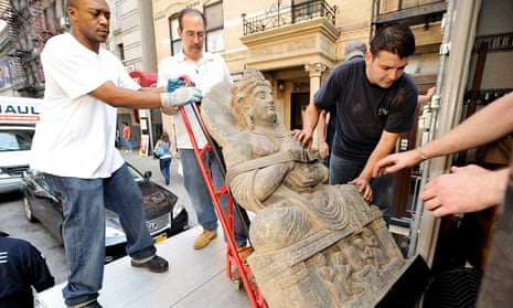 Artefacts worth more than $20m were removed from a Manhattan storage centre as Subash Kapoor was charged with receiving more than $20m worth of stolen Indian antiquities. 