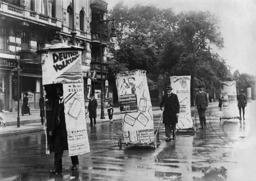 Berlin ‘living advertising pillar’ campaign for the German People’s Party, June 1920