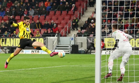 European roundup: Dortmund edge past Mainz while Barça march on in cup