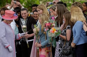 The Queen receives flowers from well-wishers at the Virginia state capitol in Richmond on 3 May 2007