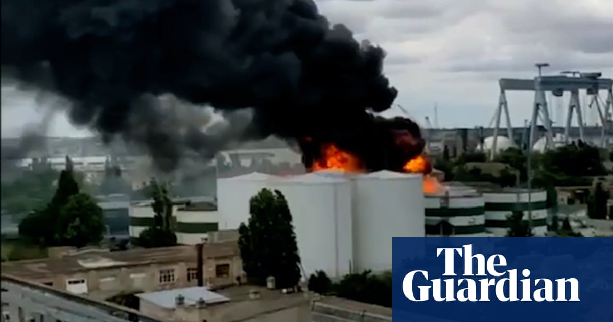 Vegetable oil depot burns in Ukrainian port city of Mykolaiv – video