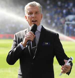 Michael Buffer introduces the teams.