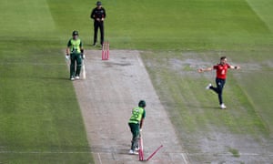 Tom Curran celebrates his first wicket, Babar Azam for 21.