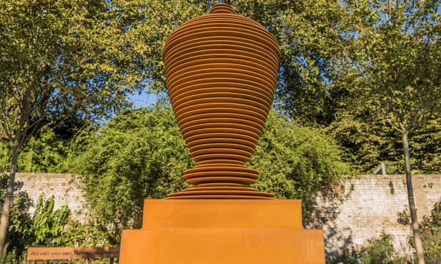 An urn sculpture erected in Twickenham as a tribute to the 18th-century poet Alexander Pope, who lived locally.