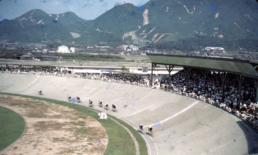 Action and a dramatic backdrop at the Kokura velodrome in 1954.
