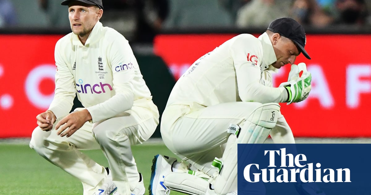 Labuschagne and Warner turn Ashes screw as England pay for drops