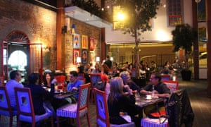 الكثير من السياح يزورون كوستاريكا للتمتع بجمالها الطبيعي الكثير من السياح يزورون كوستاريكا للتمتع بجمالها الطبيعي