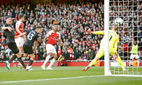 Pierre-Emerick Aubameyang scores Arsenal’s controversial second goal.
