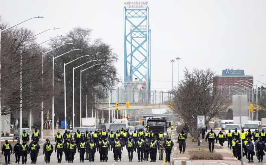 Police remove all truckers and supporters after protesters blocked Ambassador bridge.