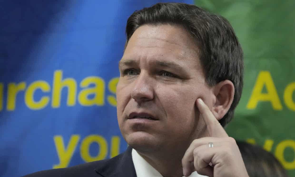 Advocates for migrants who were sent to Martha’s Vineyard sue Ron DeSantis (theguardian.com)