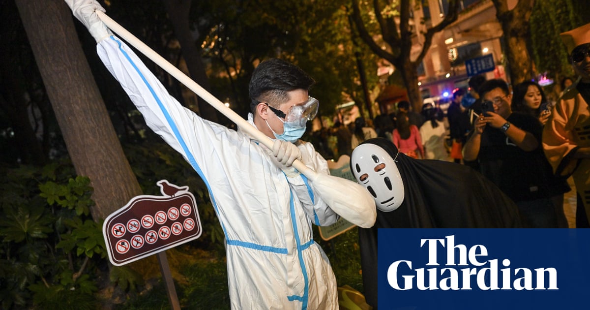 Halloween costumes in Shanghai poke fun at Chinese authorities