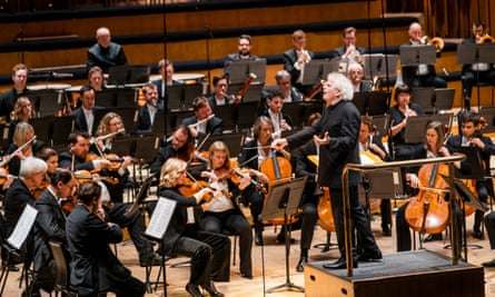 Sir Simon Rattle conducting the London Symphony Orchestra at Barbican Hall in 2020.