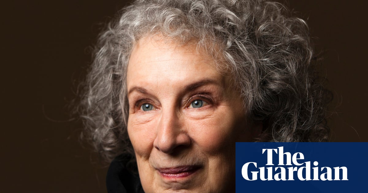 The Blind Assassin by Margaret Atwood audiobook review a puzzle waiting to be decoded