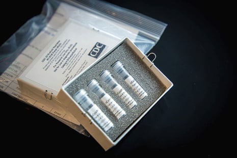 The US Centers for Disease Control and Prevention laboratory test kit for the new coronavirus has been criticised as faulty.