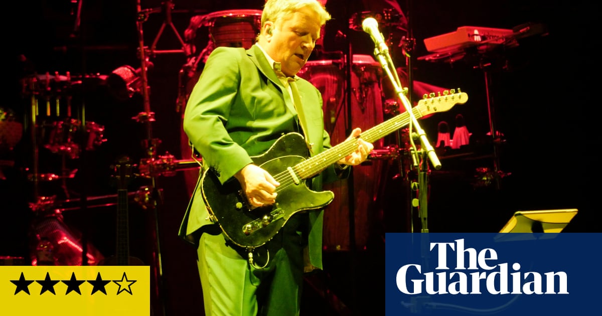 Squeeze review – British pop gold that wont slow down