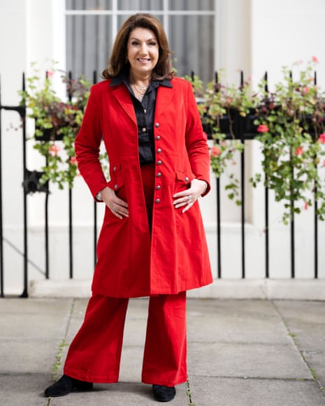 'Tôi bị xa lánh, bị chế giễu và bị coi thường': Jane McDonald kể về hành trình đầy sóng gió từ các câu lạc bộ đêm đến những chuyến du lịch trên du thuyền rồi đến nhạc đồng quê | Âm nhạc | The Guardian