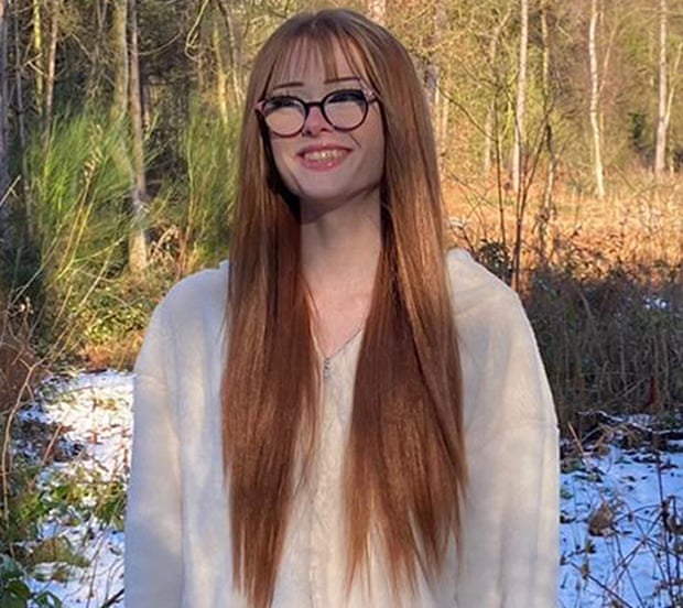 Digital Cage: Come le Big Tech ingegnerizzano il risentimento e la dipendenza Social Media Addiction in Teens: Dopamine Algorithms and the Digital Prison of Generation Alpha