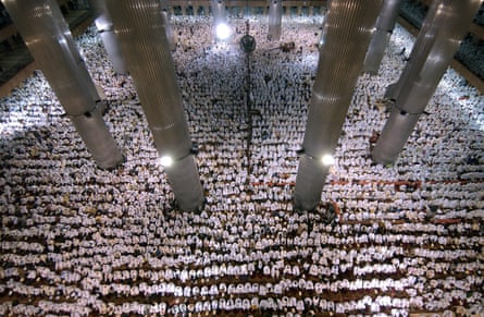 Thousands of Indonesian Muslims had assembled a mass pray for tsunami-hit Aceh province at Istiqlal Mosque in Jakarta in 2005.