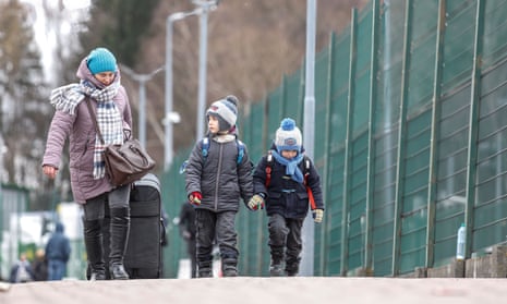 Ukrainian families arrive at the Polish-Ukrainian border crossing in Medyka