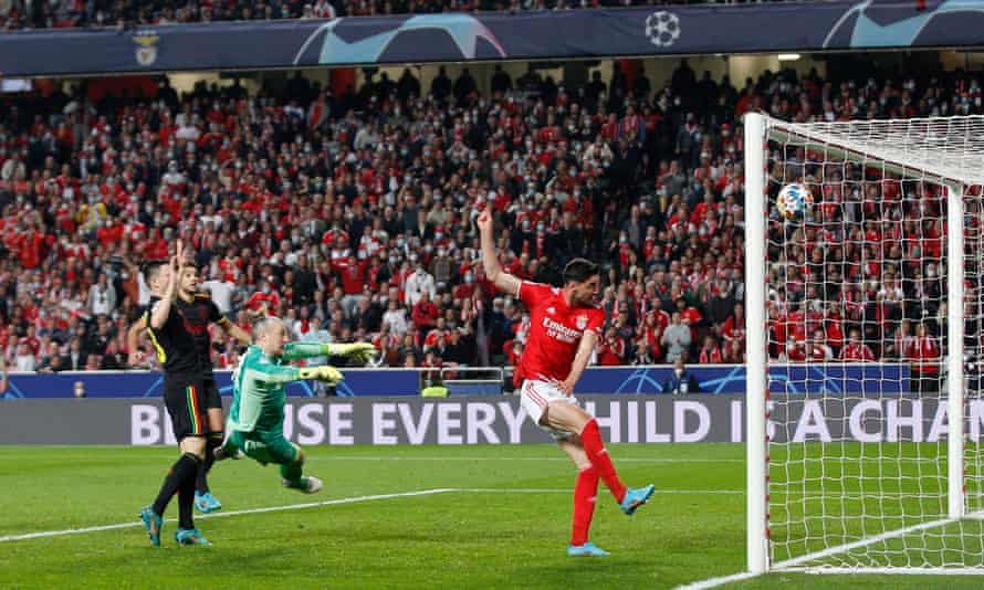 Roman Yaremchuk of SL Benfica scores his team’s second goal during the UEFA Champions League Round Of Sixteen Leg One match against Ajax at Estadio da Luz.