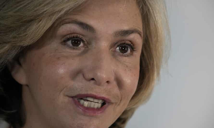 فاليري بيكريس.