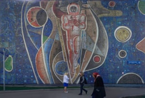 ‘Cosmonaut’ mosaic Moscow, Russia Built in 1968 Designer: Y. Korolev: This mosaic is situated on the wall of a school in Warsaw Avenue, Moscow. Designed by the artist Yuri Korolev, it was completed in 1968. Working in stained glass, tempera painting and mosaic, Korolev created a number of public murals in Moscow, most notably on the Central Museum of the Armed Forces, the metro stations Sviblovo and ‘Street 1905’, as well as the facade of the Palace of Youth.