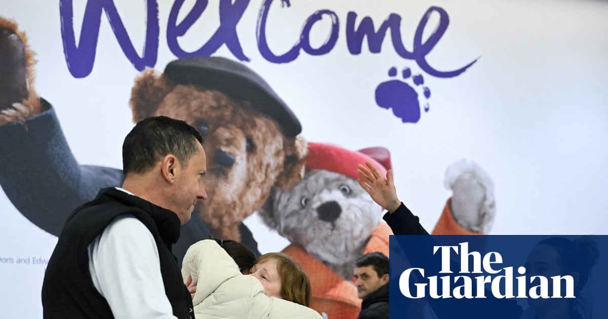 Airline groundings expose depth of world travel’s reliance on Gulf corridor