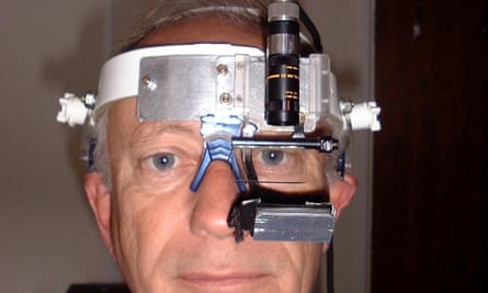 Michael Land with his eye tracker in 2001