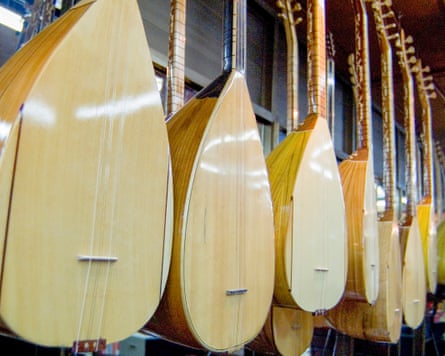 Rows of saz, Turkish stringed instruments, hang closely together in a shop