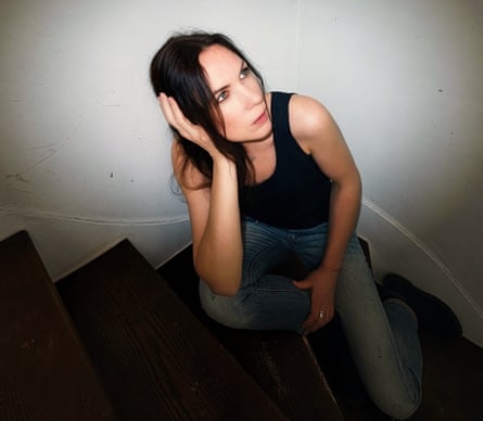 Thea Gilmore sat on a set of stairs
