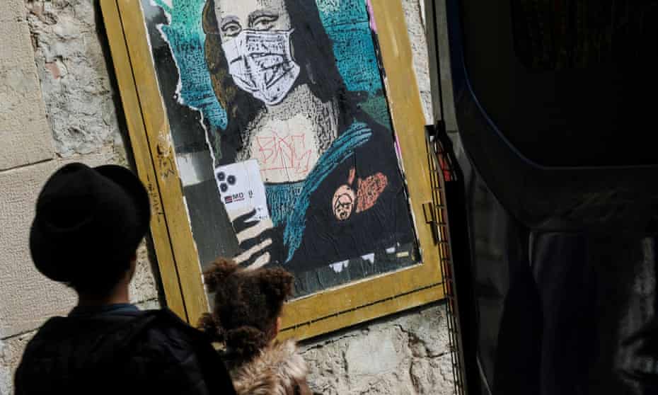 An image of Mona Lisa sports a face mask in Barcelona