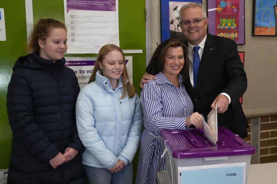 Scott Morrison and his wife Jenny cast their votes in his electorate of Cook as their daughters watch