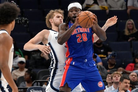 Detroit Pistons forward Isaiah Stewart backs into Memphis Grizzlies center Jock Landale.