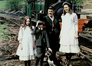 Sally Thomsett, Gary Warren, Bernard Cribbins and Jenny Agutter in The Railway Children, 1970