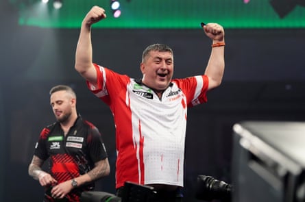 Mensur Suljovic celebrates, while Joe Cullen cuts a forlorn figure