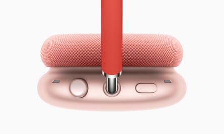 The digital crown from the Apple Watch acts as a control for volume and playback.