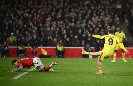 Kerem Akturkoglu scores the opener for Fenerbahce.