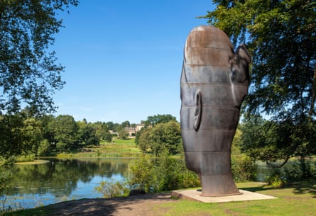 Wilsis by Jaume Plensa a tall cast-iron sculpture of a girls face Yorkshire Sculpture Park