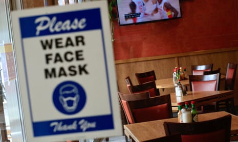 sign requests mask wearing at restaurant