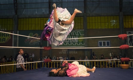 Two women fight in the ring wrestling in El Alto