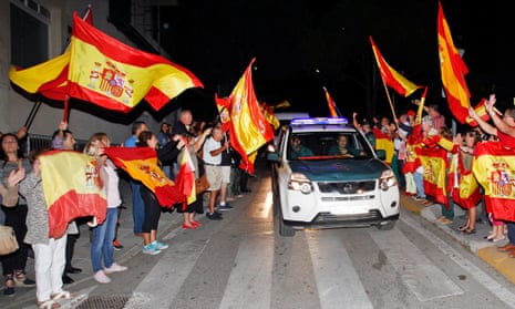 Guardia Civil officers are cheered by locals as they head to Catalonia