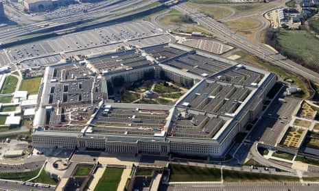 A federal court has ordered the Pentagon to stop work on its $10bn military cloud project.
