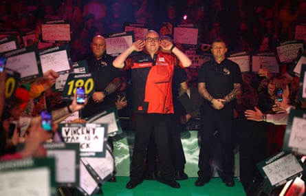 Stephen Bunting during his walk-on before his semi final match against Luke Littler in January 2025