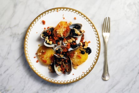 Michelin-starred Elena Arzak chose this dish – clams in squid ink sauce – as her very Basque Taste of Home.