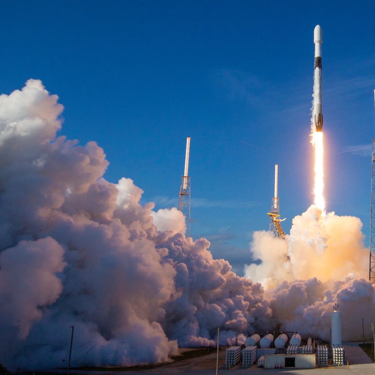 Elon Musk S Spacex Clears First Hurdle To Australian Broadband Market Technology The Guardian