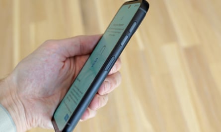 The fingerprint scanner in the power button of the Fairphone 5.