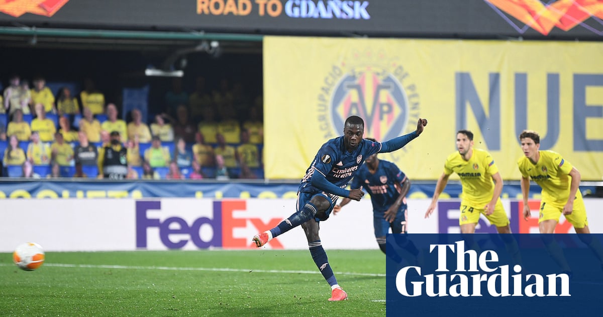 Nicolas Pépé strikes from spot to give Arsenal a lifeline against Villarreal