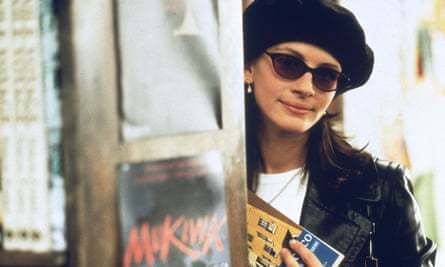 Julia Roberts in Cutler &amp; Gross spectacles in the 1999 film Notting Hill.