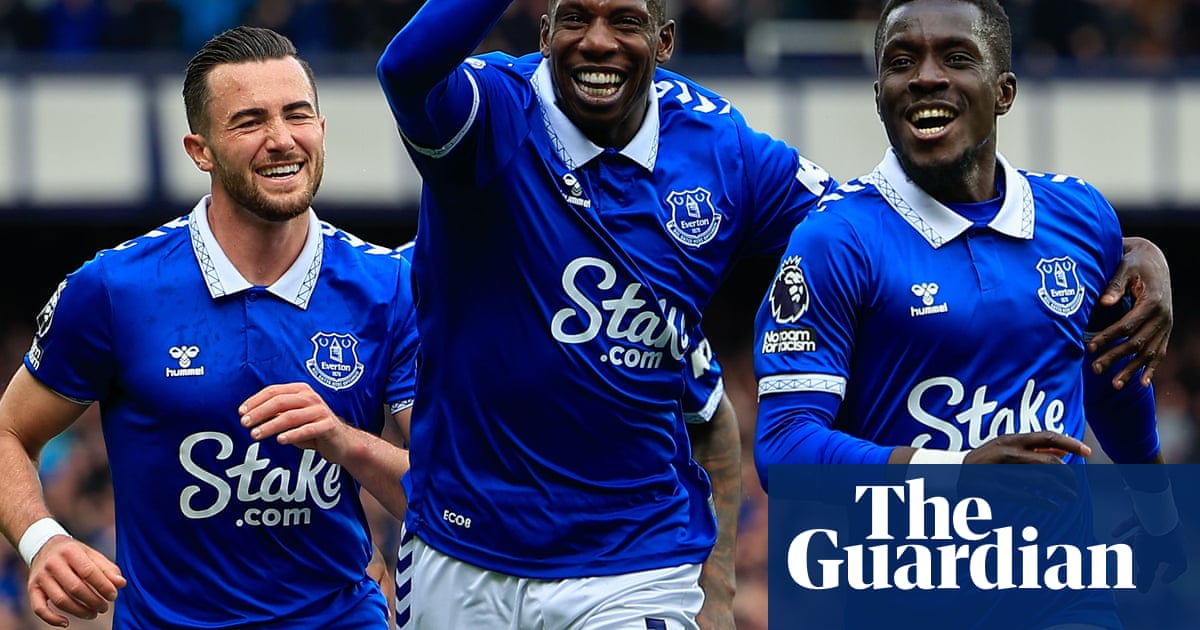Everton Faces Squad Overhaul, Moyes Plans Midfield Rebuild Amid Transfer Talks